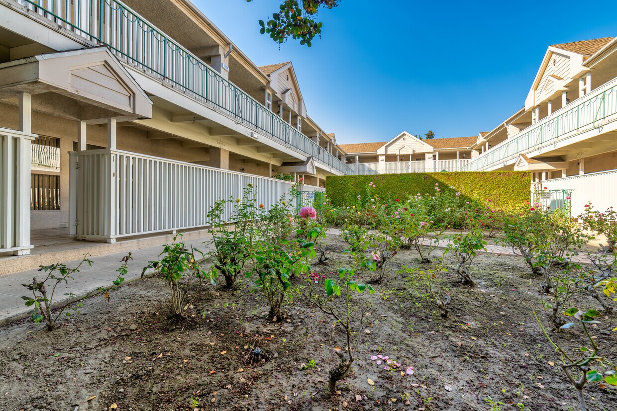 12841 Woodbridge St Unit 1, Studio City, CA 91604 Condo for Rent in