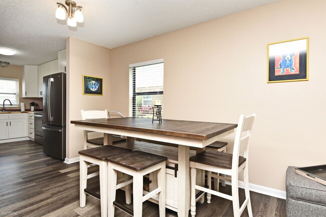Building Photo - 3 br, 2.5 bath Townhome - 733 Laurel Bay C...
