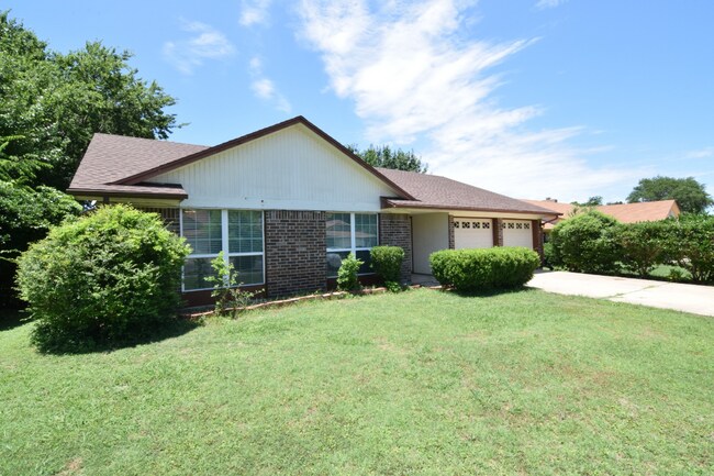 Building Photo - 3105 Tallwood Dr