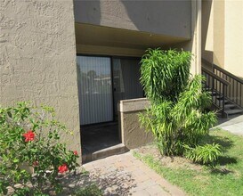 Building Photo - 5273 Vineland Rd