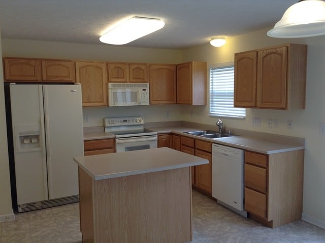 Foto del edificio - 7628 Falls Creek Way