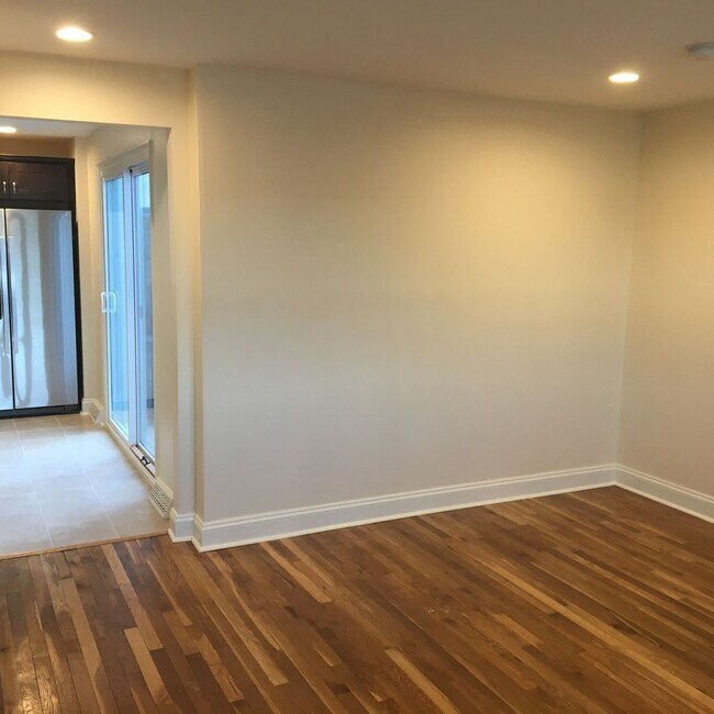 Foto del edificio - 3 Bedroom Renovated Borough Townhome with Fenced Yard & Off-Street Parking – Walk to Downtown Wes...