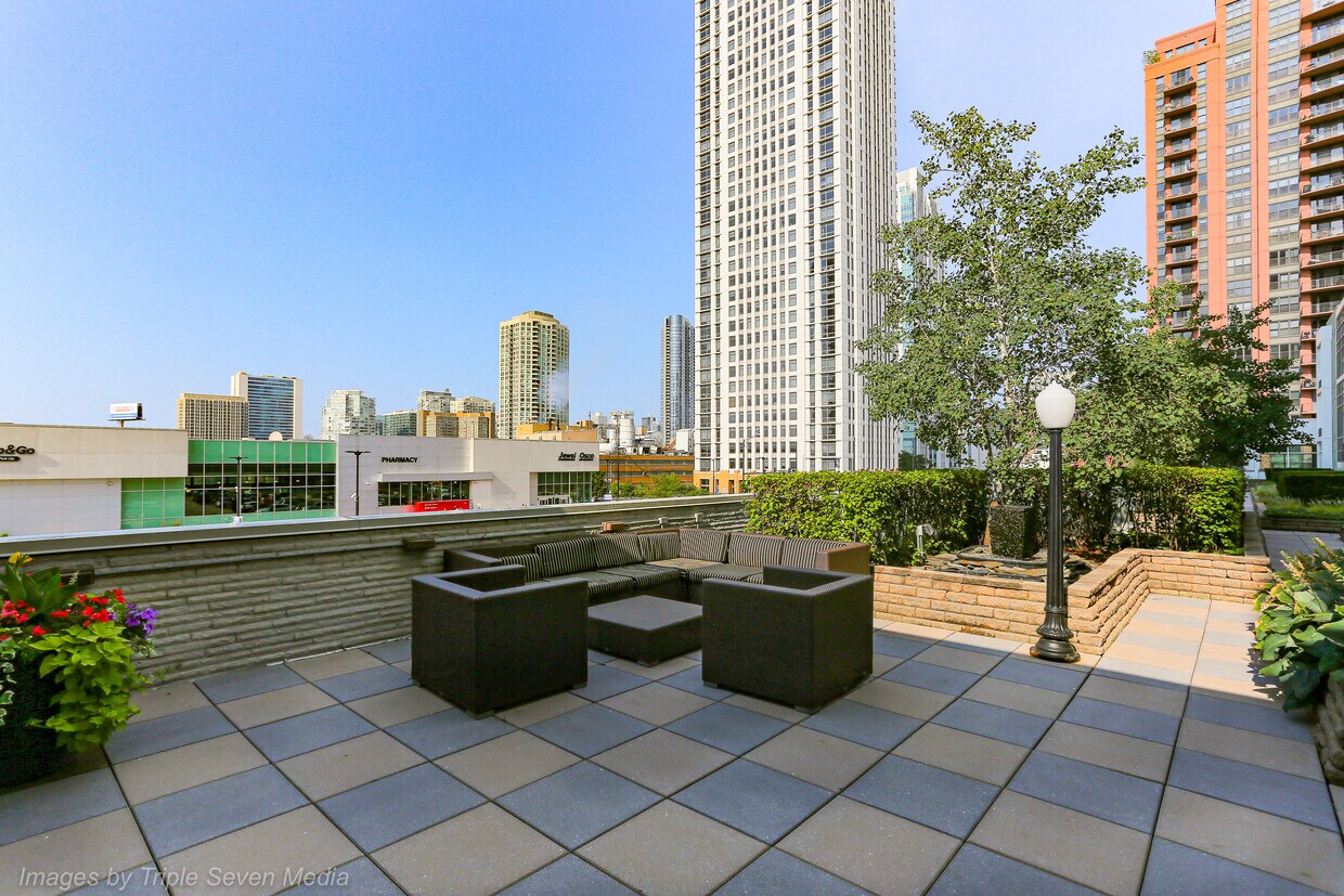 Exterior Common Space - 650 W Wayman St