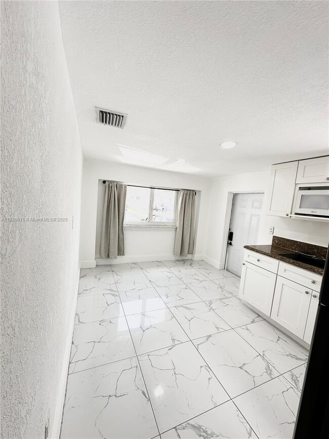 Foto del edificio - 3331 NW 18th Terrace