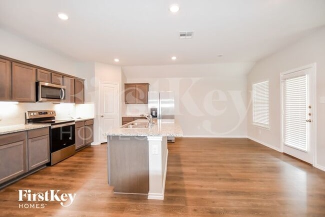 Building Photo - 2319 Hankinson Ln