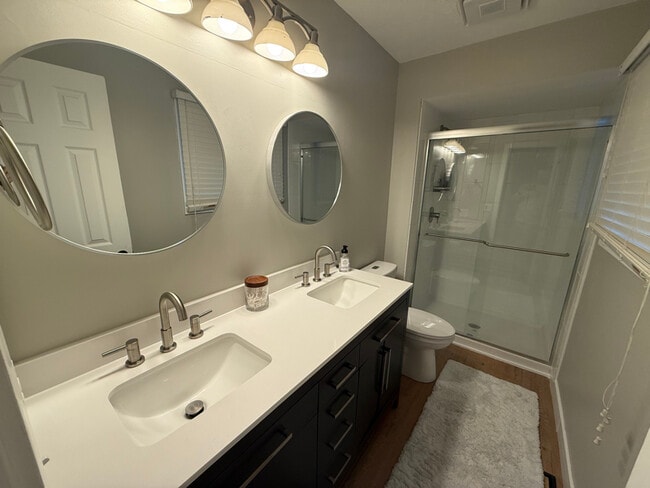 Building Photo - 2305 S 165th St