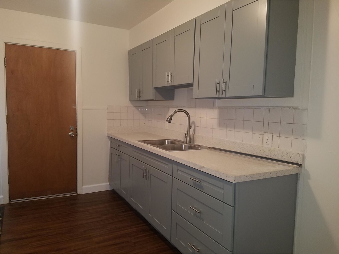 Primary Photo - 2335 Smythe Ave