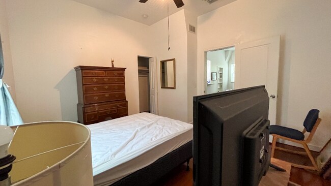 Building Photo - 1102 NW 45th Ave