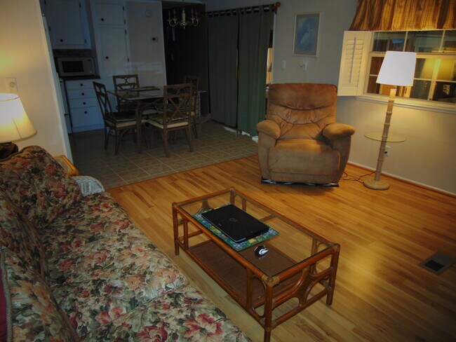 Building Photo - 429 Lake Henry Dr