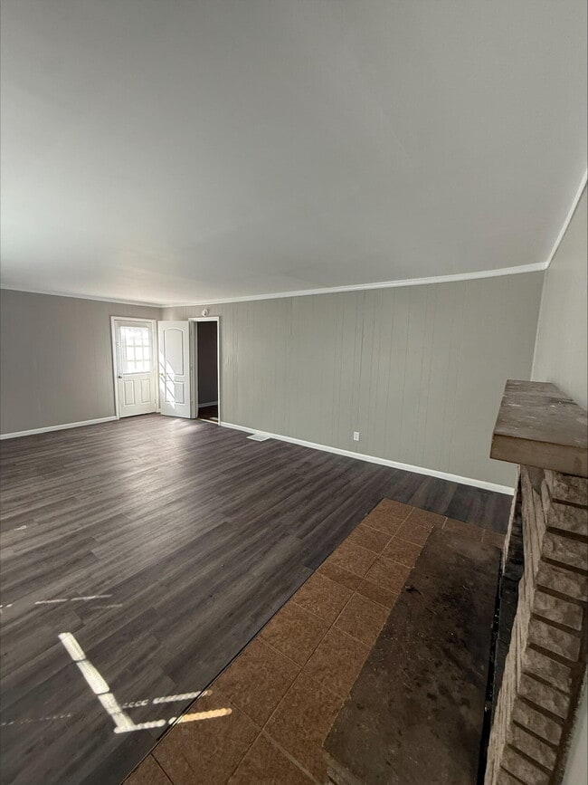 Building Photo - 826 Carneal Rd
