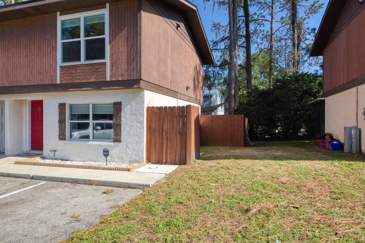 4005 SW 26th Dr, Gainesville, FL 32608 Townhouse for Rent in