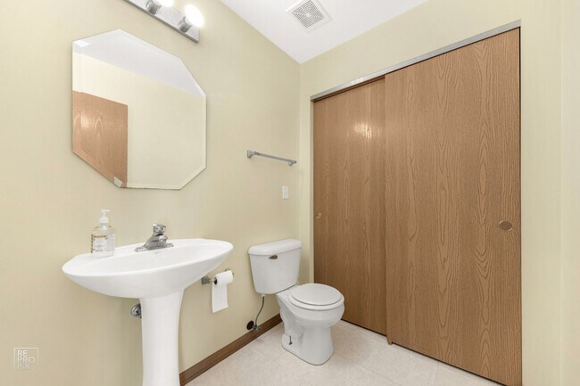 Foto del edificio - Grayslake Rental!  2 Bedroom 2.5 Bathroom Townhome!  Cherry Creek Subdivision!