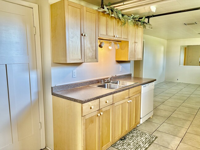 Building Photo - 2732 Eldridge Ave