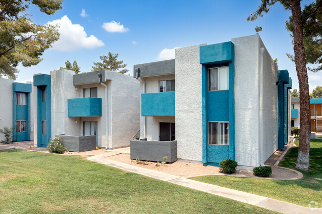 Building Photo - Sycamore Square