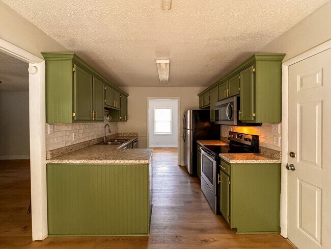 Foto del edificio - Stylish 3 Bed 2 Bath Home in Jack Britt