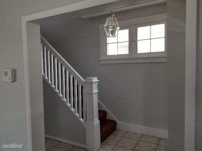 Building Photo - 3 br, 1 bath House - 1200 Strahley Place