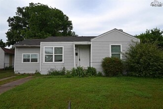 Building Photo - 3016 Thomas Ave