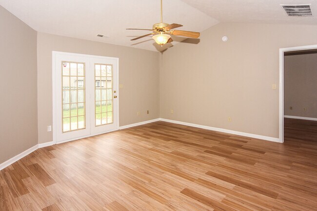 Foto del edificio - 3 Bedroom in Pike Township