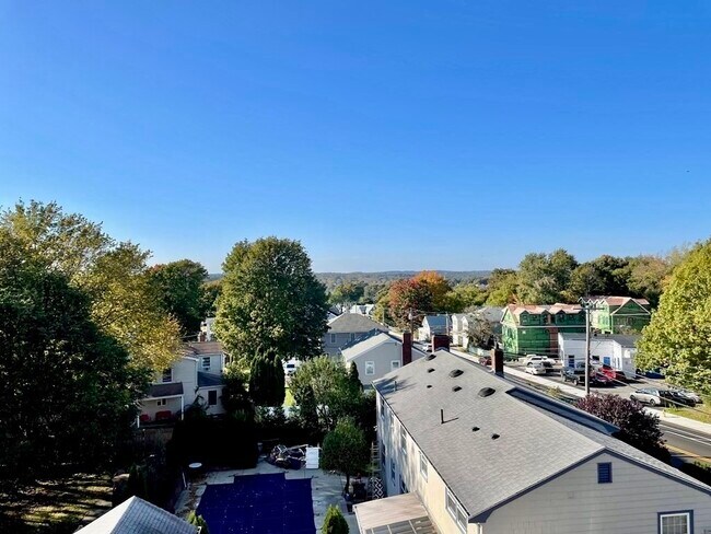 Building Photo - 308 Quarry St