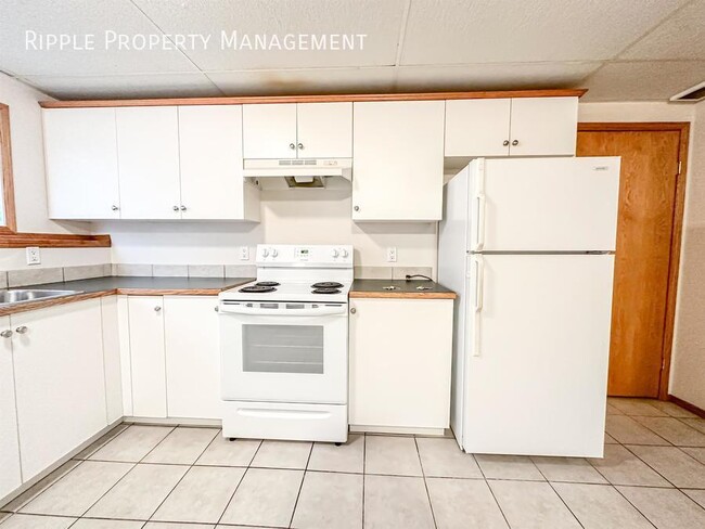 Building Photo - FIRST MONTH FREE! FANTASTIC 2 BEDS/ 1 BATH...