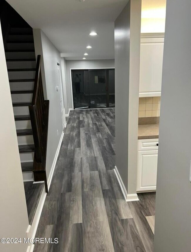 Building Photo - 254 Bromley Pl