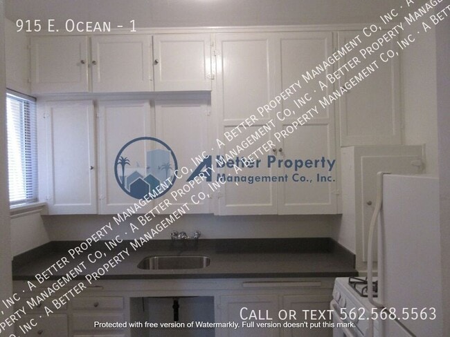 Building Photo - 915 E. Ocean-1