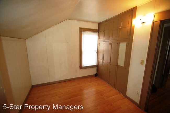 Building Photo - 1 br, 1 bath House - 523-1/2 S. Main Street