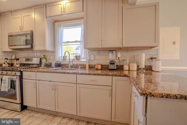 Foto del edificio - 114 Colburn Dr