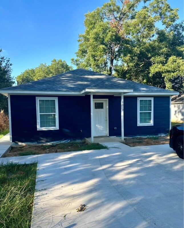 Primary Photo - 1313 W Live Oak St