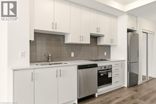 Building Photo - 461 Green Rd