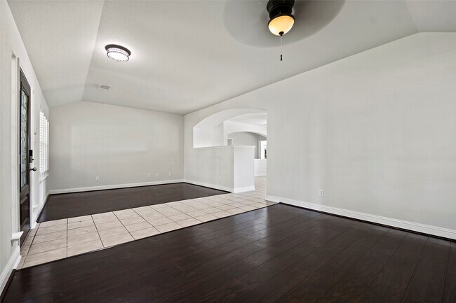 Foto del edificio - 2123 Enchanted Park Ln