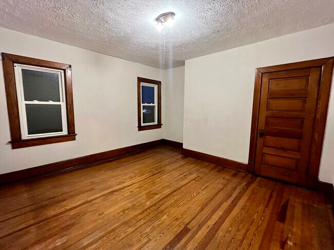 Building Photo - 534 Gaston Ave