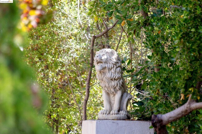 Building Photo - 32 Crocker Ave