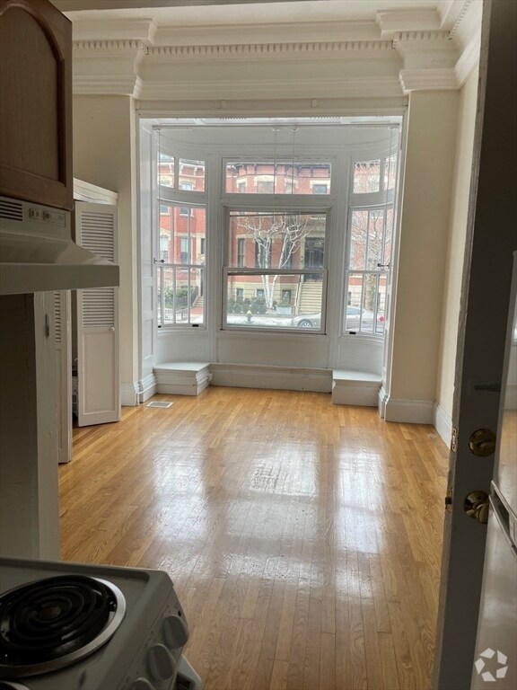 Building Photo - 397 Beacon St