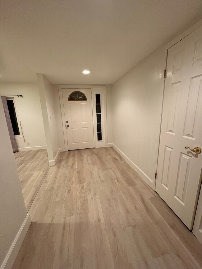 Building Photo - 4192 Denker Dr