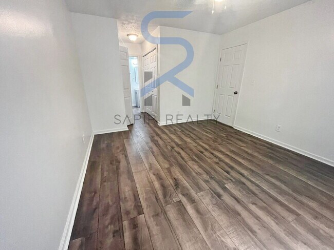 Foto del edificio - 5802 Trent Walk Dr