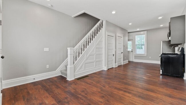 Building Photo - Completely Restored Historic Townhome near...
