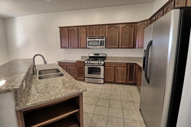 Building Photo - Perfect Rental In Madera Highlands!