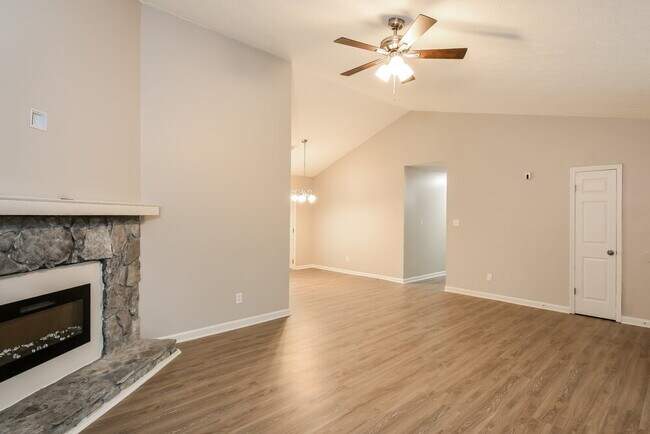 Foto del edificio - 6924 Hickory Log Rd