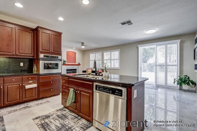 Building Photo - 5 br, 3 bath House - 2229 Yellowstone Aven...