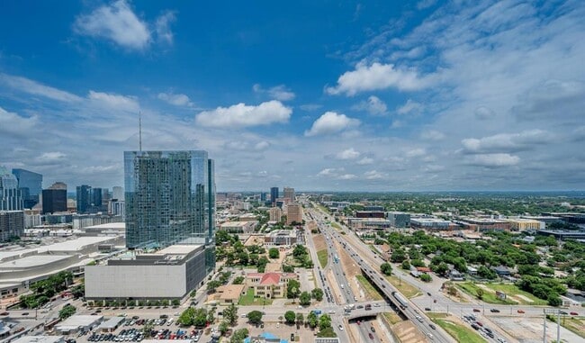 Building Photo - 84 East Ave