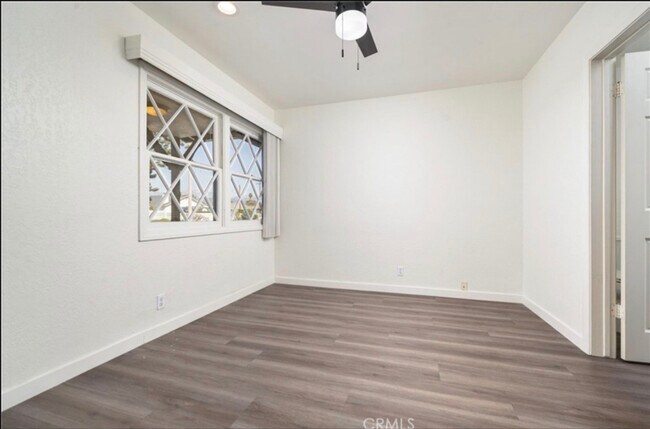 Foto del edificio - 523 Larkin Dr