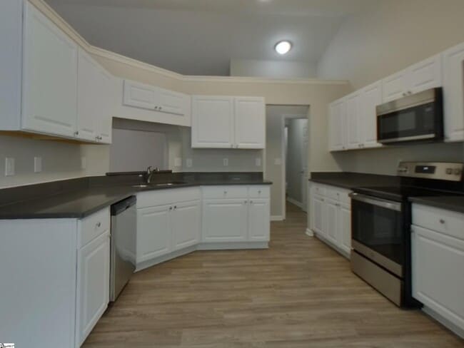 Building Photo - 403 Ashridge Way