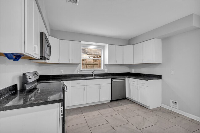 Foto del edificio - 4407 Hickory Grove Dr