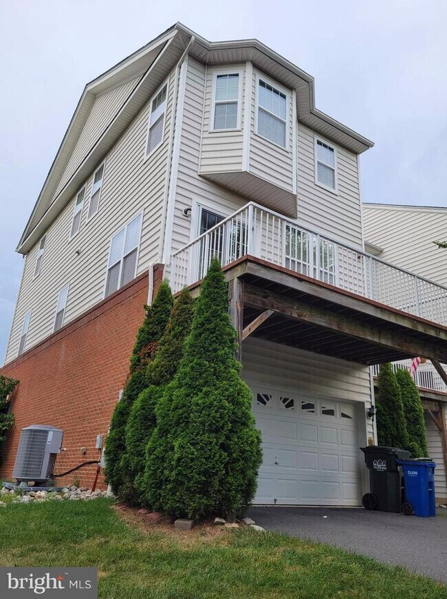 23062 Weybridge Square, Broadlands, VA 20148 Townhouse for Rent in Broadlands, VA