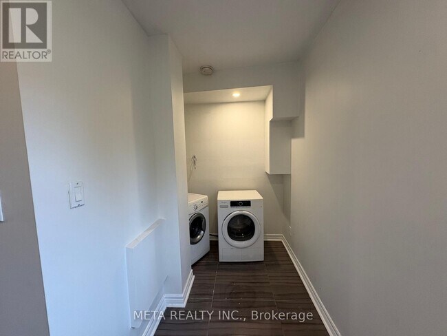 Building Photo - 35 Duncombe Blvd