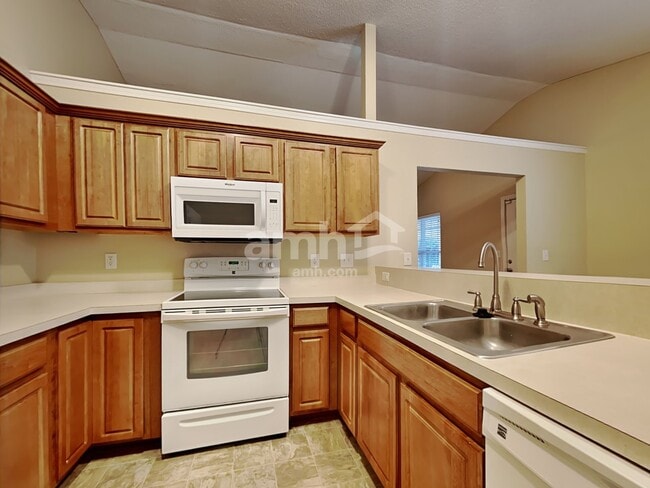 Building Photo - 136 Trickle Dr