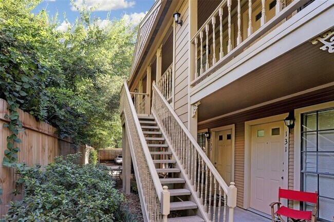 Foto del edificio - 1311 Antoine Dr