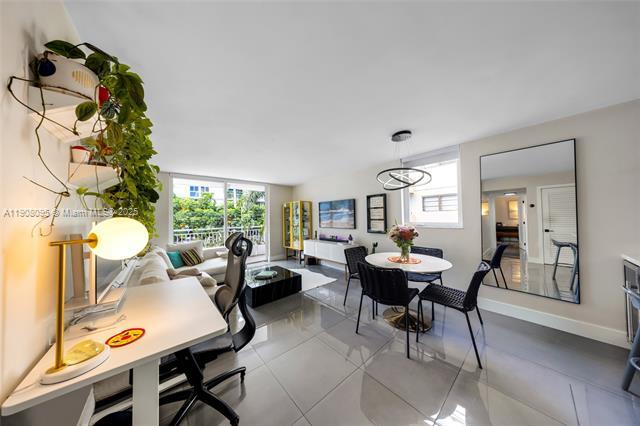 Foto principal - West Bay Gardens Condo