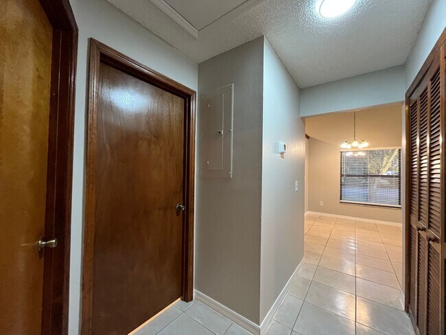 Building Photo - 3/2 Townhome In Winter Garden